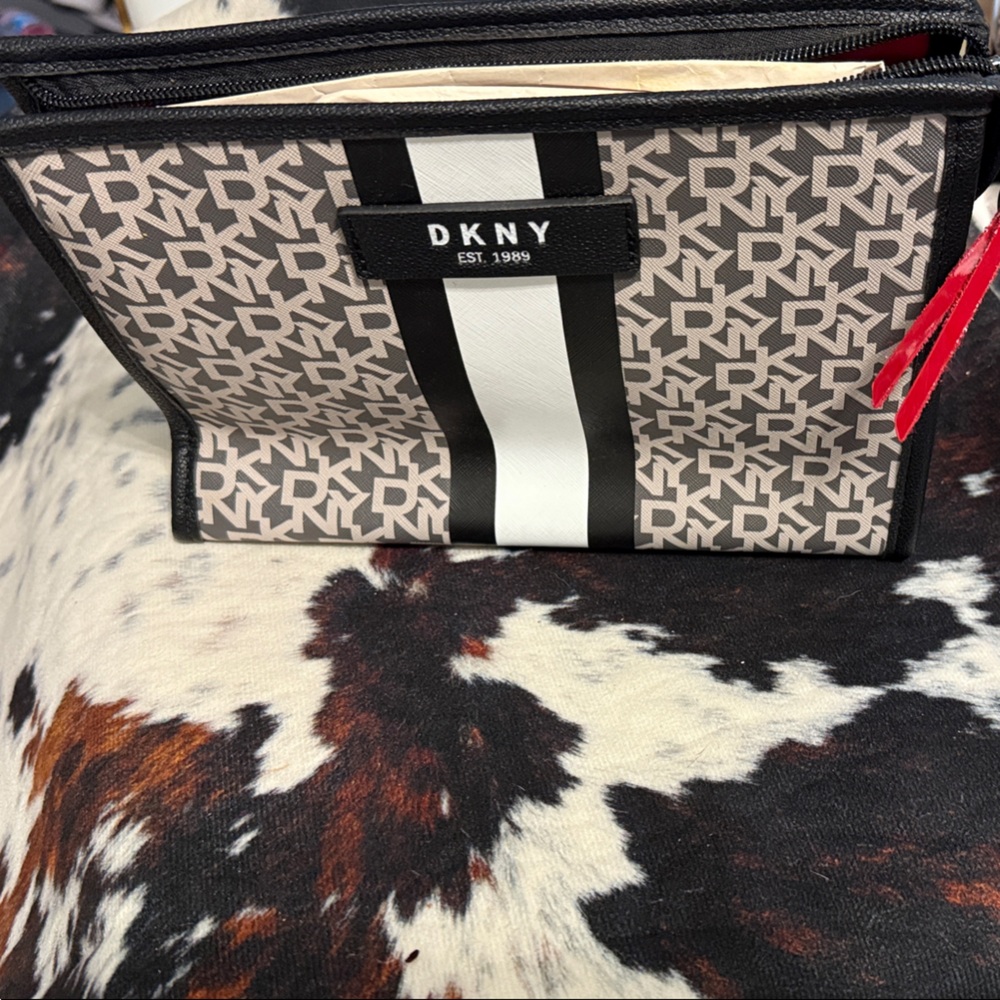 DKNY Geometric Pattern Make- up bag in Black and White NWOT